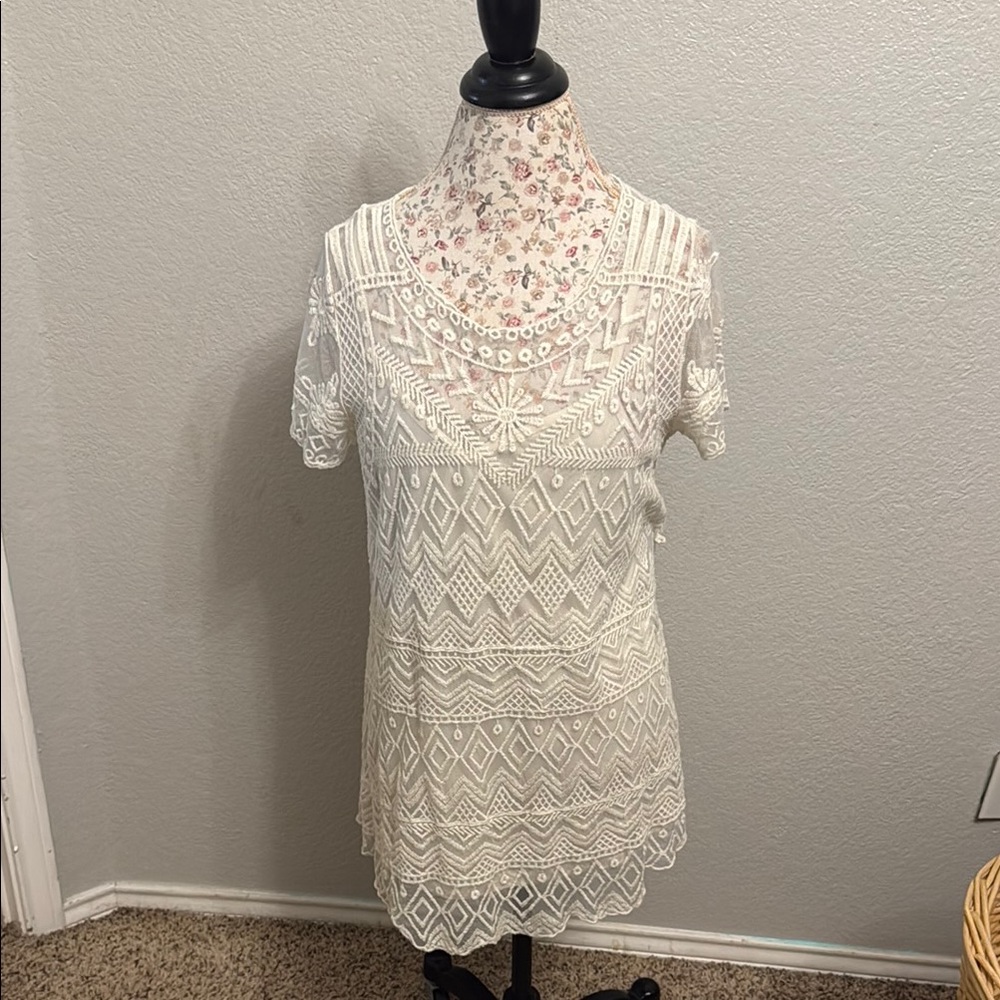 💥5/$25Motherhood White Lace Relaxed Tunic Top